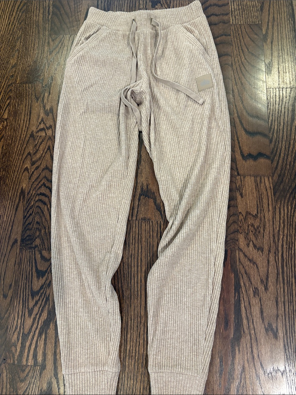 ALO Yoga Woman’s Muse Sweatpant  Ribbed Joggers in Light Taupe SZ XXS